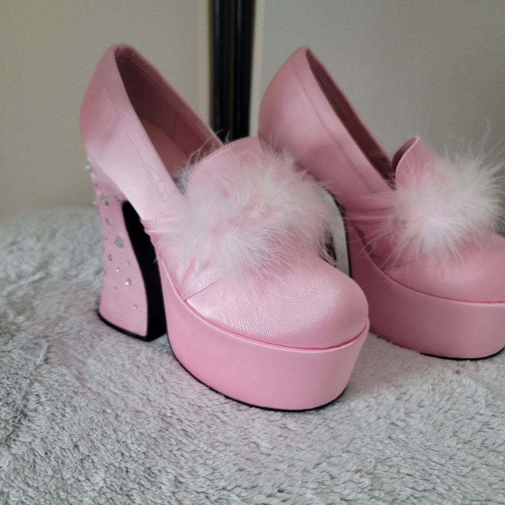 Sugar Thrillz Pink Feather Rhinestone Platform Heels Size 6